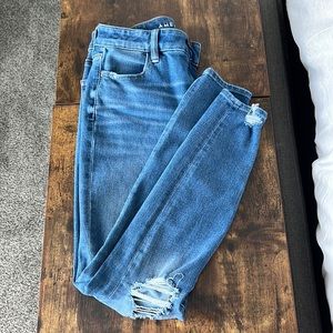 American Eagle Light Wash Skinny Jeans